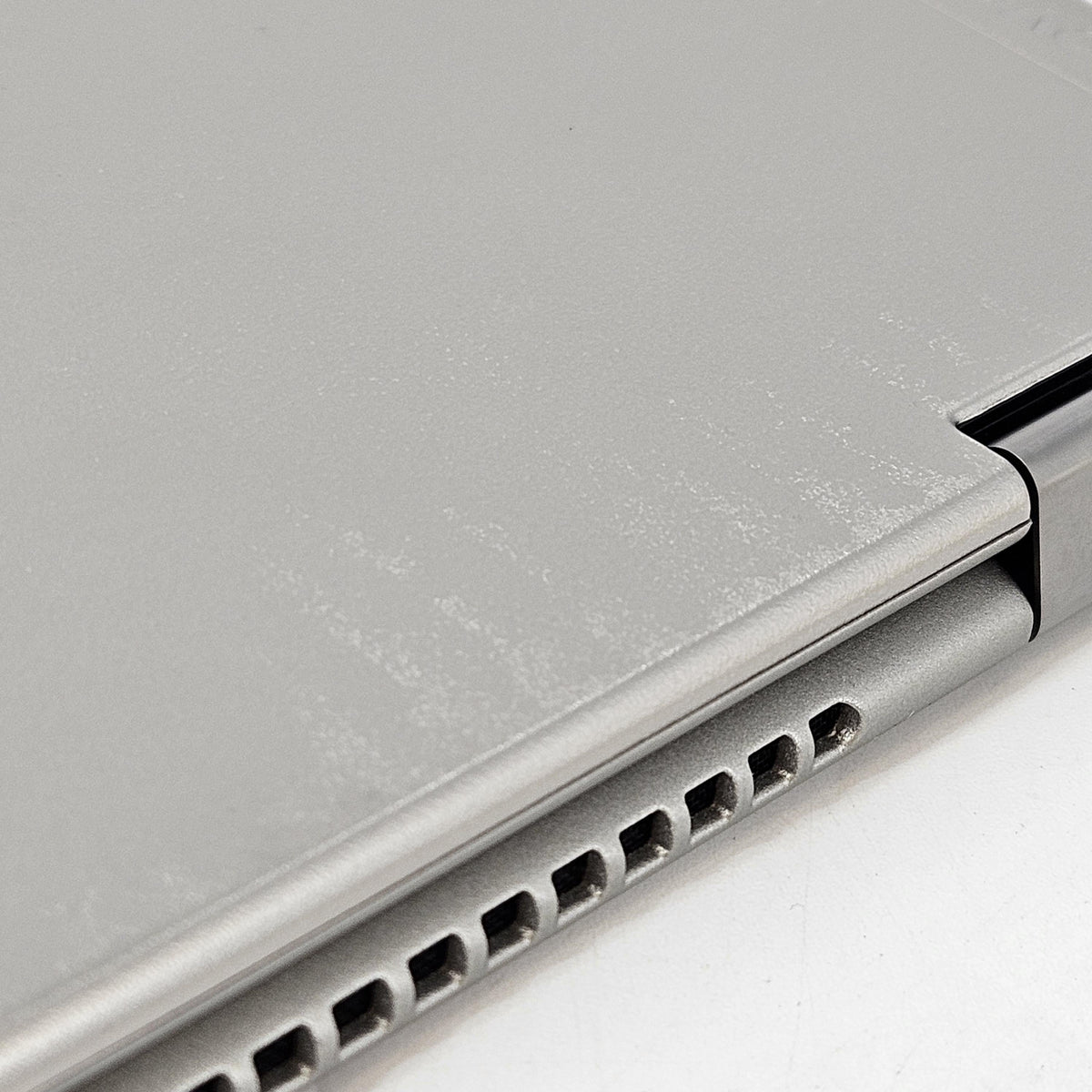 Lenovo ThinkPad X1 Titanium Yoga Gen 1 13.5 Silver 1.2 GHz Intel Core i7 11th Gen. 16GB RAM 512GB Solid State Drive