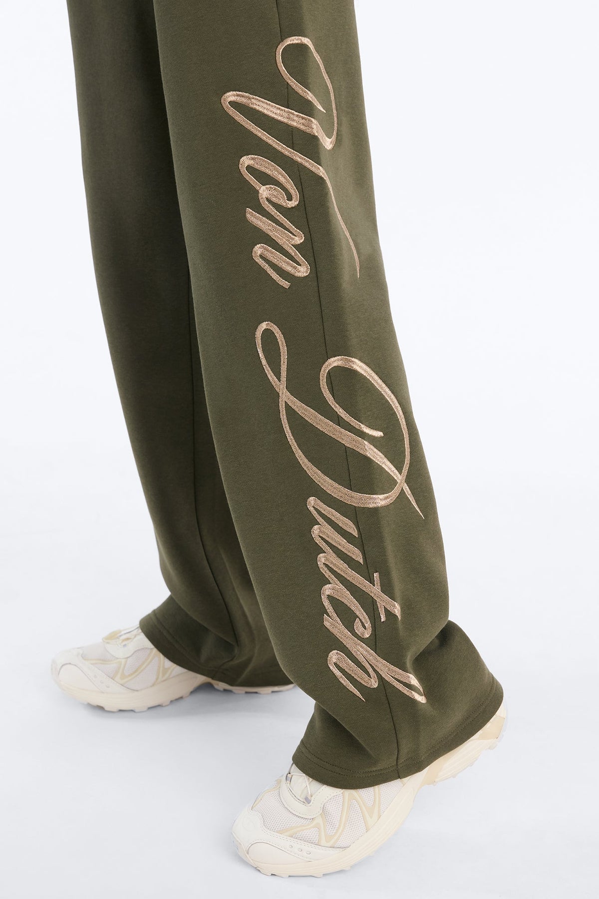 Von Dutch Gold Status Script Sweatpants - Olive