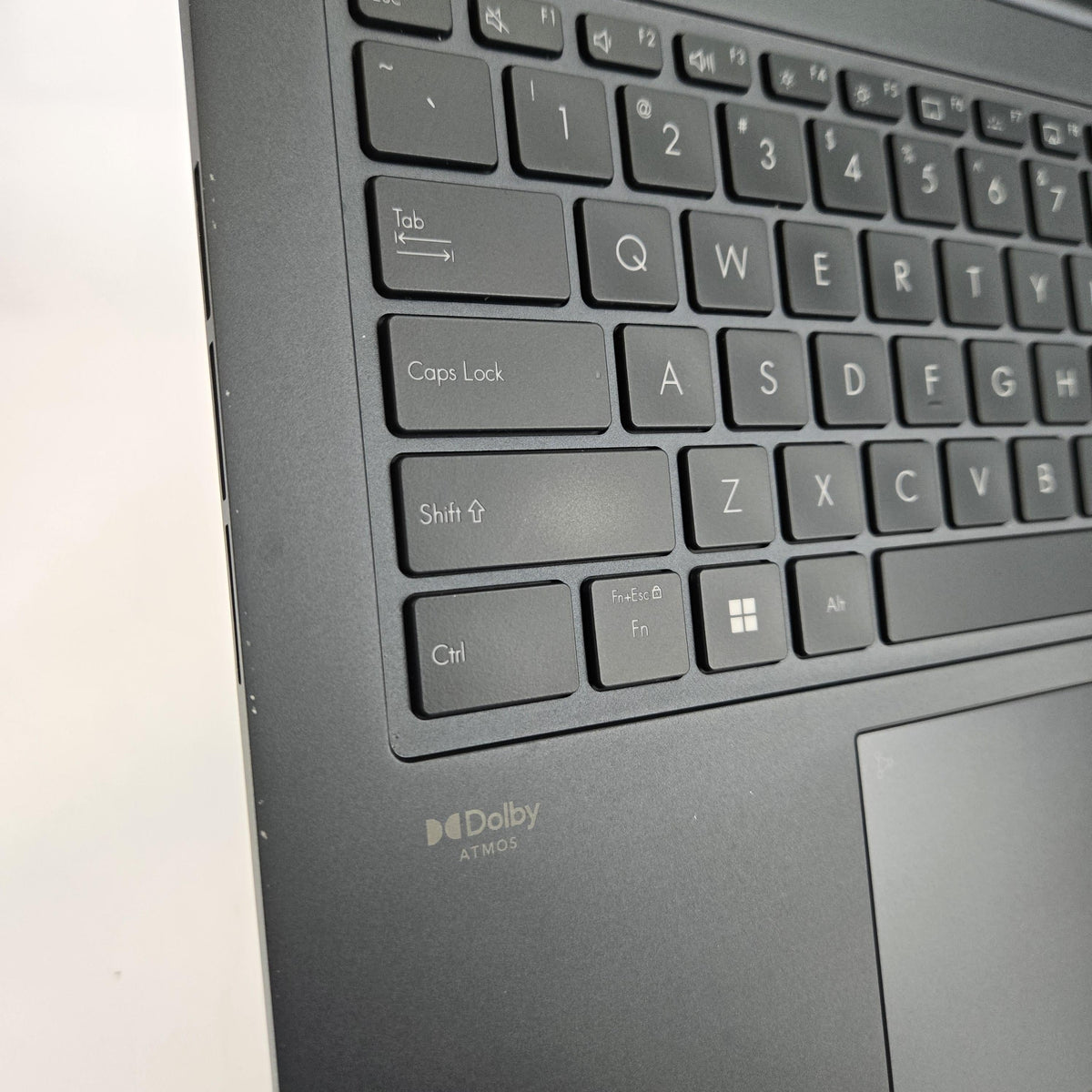 Asus Zenbook 14 Blue 2.4 GHz Intel Core i7 13th Gen. 16GB RAM 512GB Solid State Drive