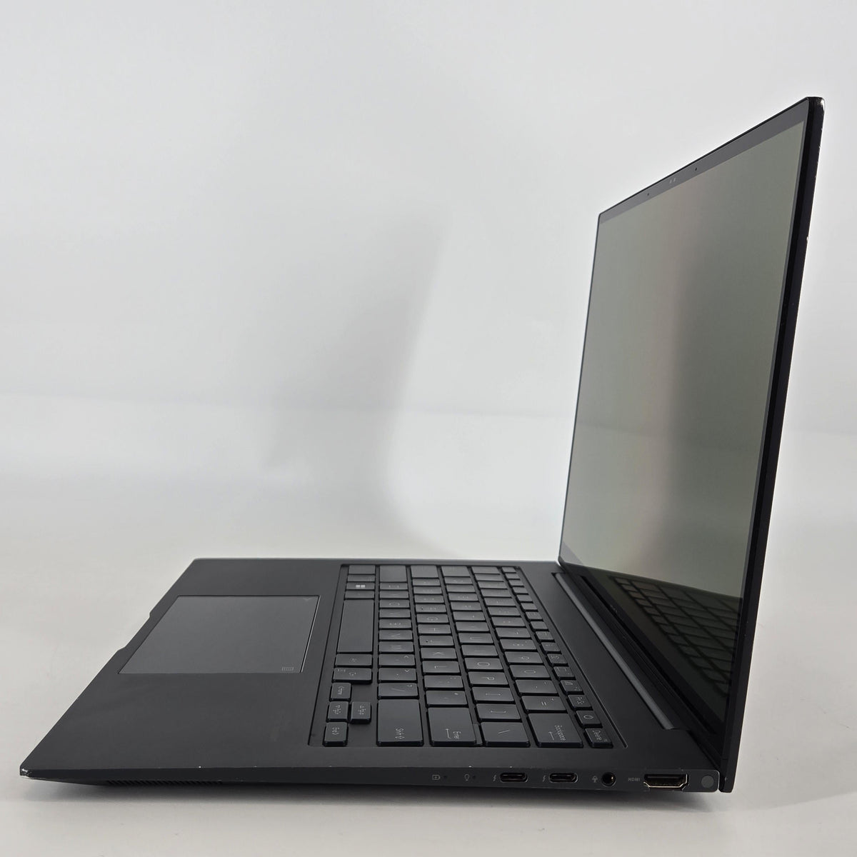 Asus Zenbook 14 Blue 2.4 GHz Intel Core i7 13th Gen. 16GB RAM 512GB Solid State Drive