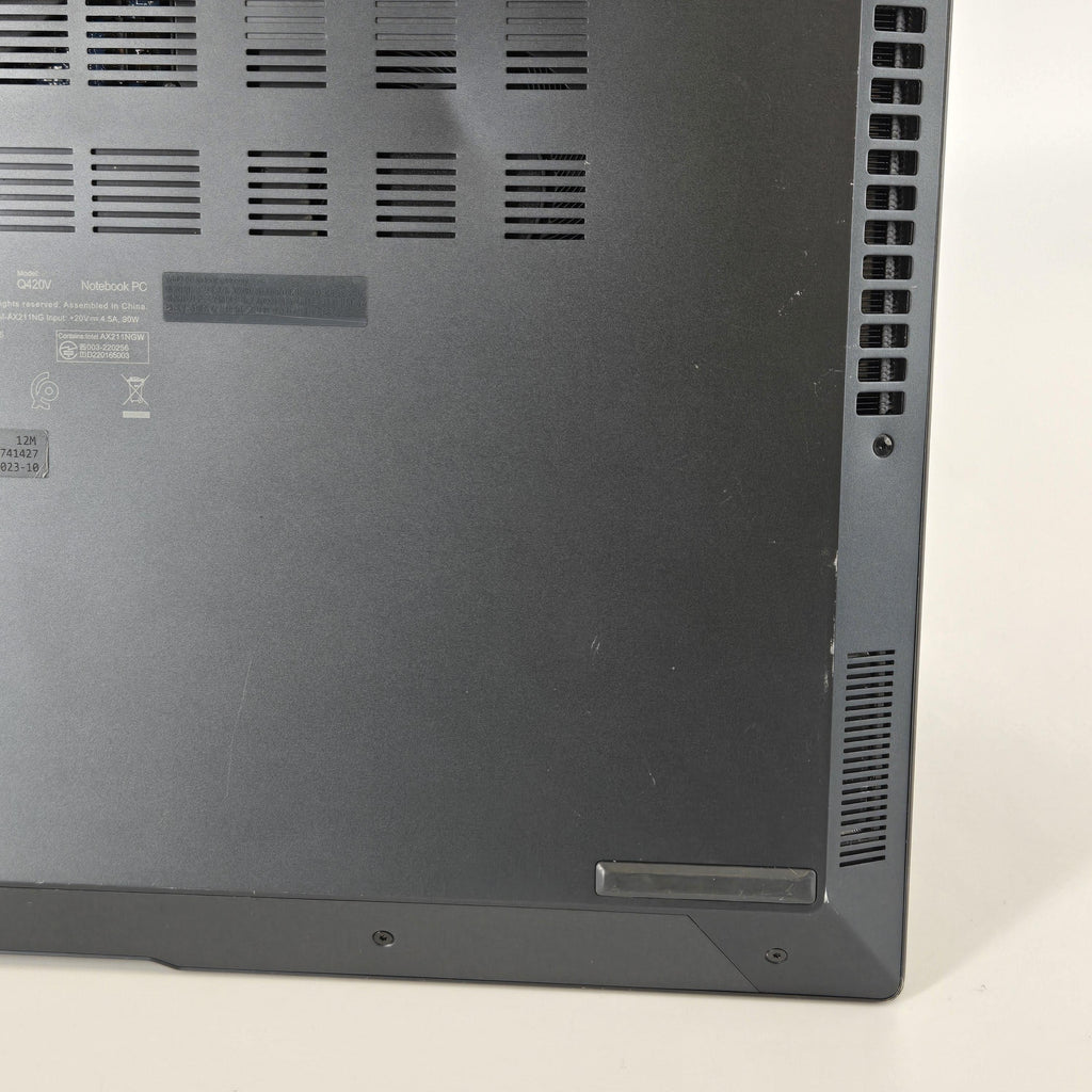 Asus Zenbook 14 Blue 2.4 GHz Intel Core i7 13th Gen. 16GB RAM 512GB Solid State Drive