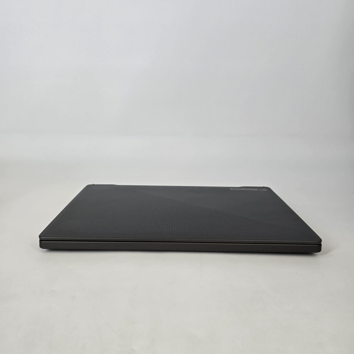 Asus ROG Zephyrus G14 GA401 14 Black 2.9 GHz AMD Ryzen 7 4800HS 16GB RAM 512GB Solid State Drive NVIDIA GeForce GTX 1650 4 GB