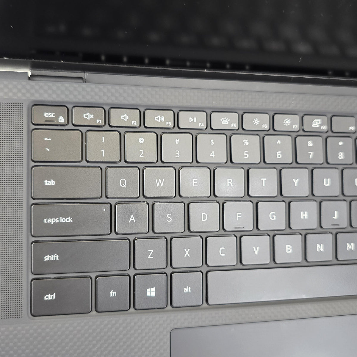 XPS 15 9510 Silver 2.3 GHz Intel Core i7 11th Gen. 16GB RAM 512GB Solid State Drive NVIDIA GeForce RTX 3050 Ti 4 GB