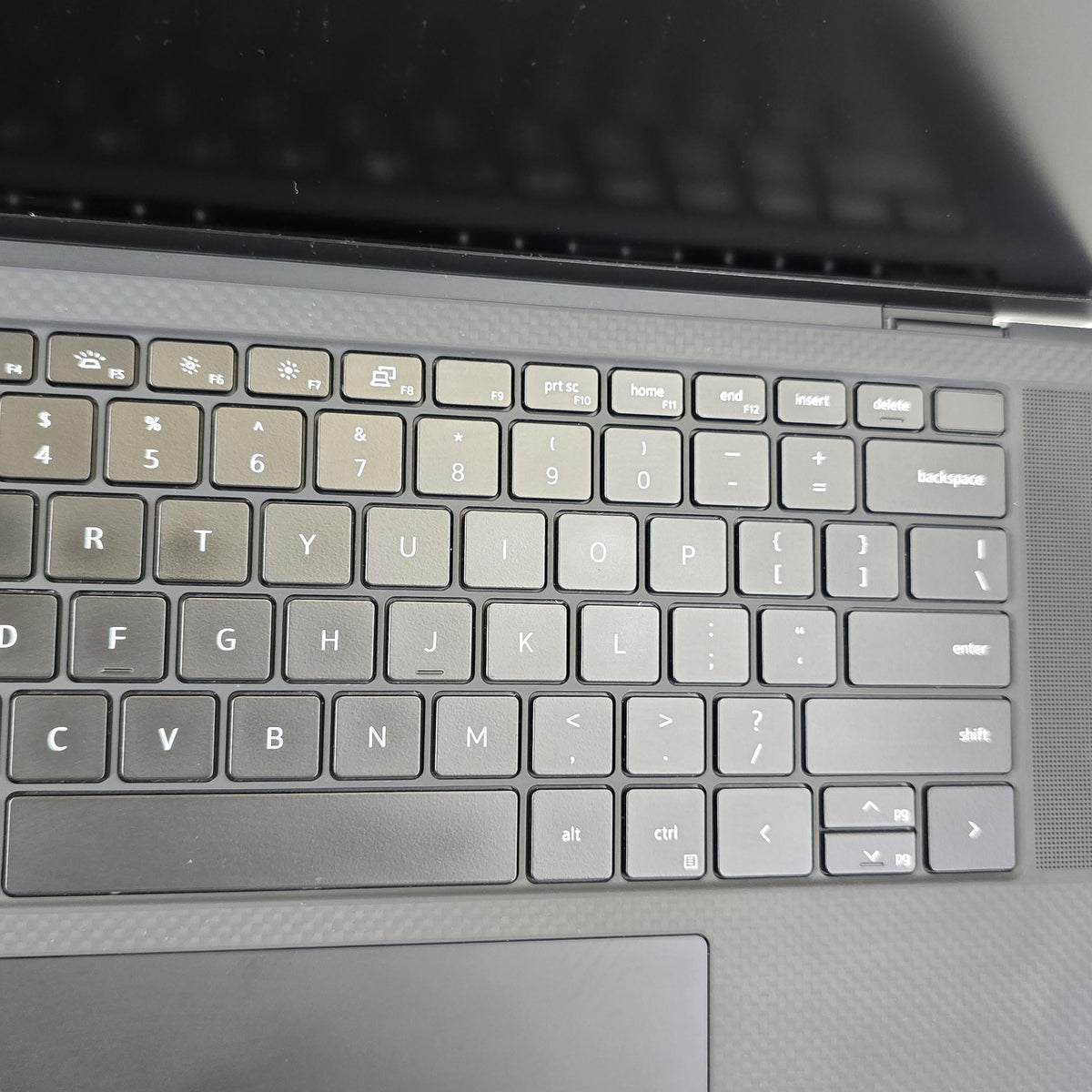 XPS 15 9510 Silver 2.3 GHz Intel Core i7 11th Gen. 16GB RAM 512GB Solid State Drive NVIDIA GeForce RTX 3050 Ti 4 GB