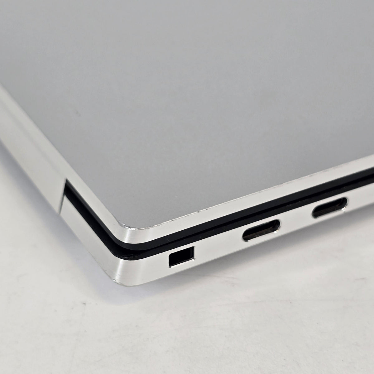 XPS 15 9510 Silver 2.3 GHz Intel Core i7 11th Gen. 16GB RAM 512GB Solid State Drive NVIDIA GeForce RTX 3050 Ti 4 GB