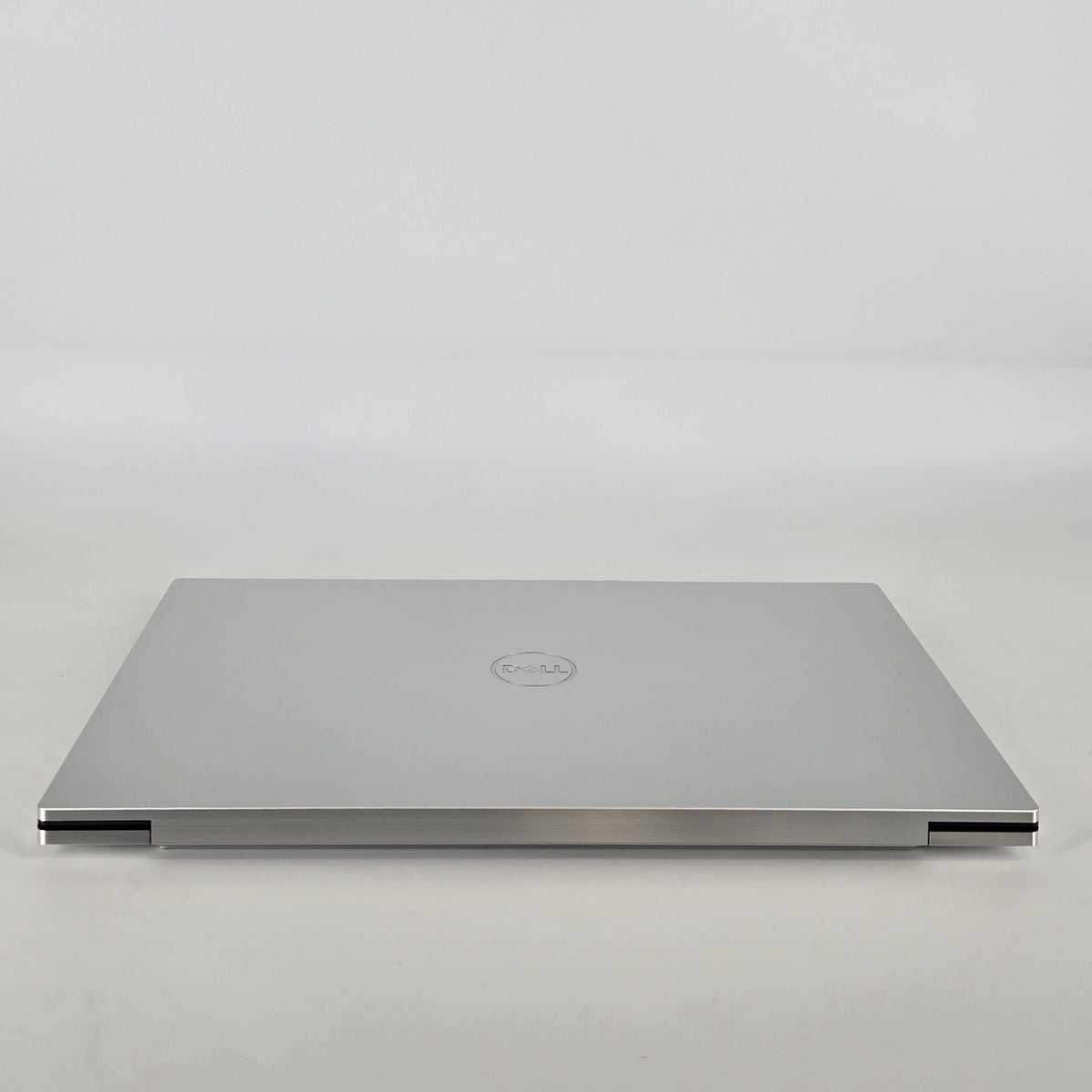 Dell XPS 17 9700 Silver 2.3 GHz Intel Core i7 10th Gen. 32GB RAM 1TB Solid State Drive NVIDIA GeForce RTX 2060 6 GB
