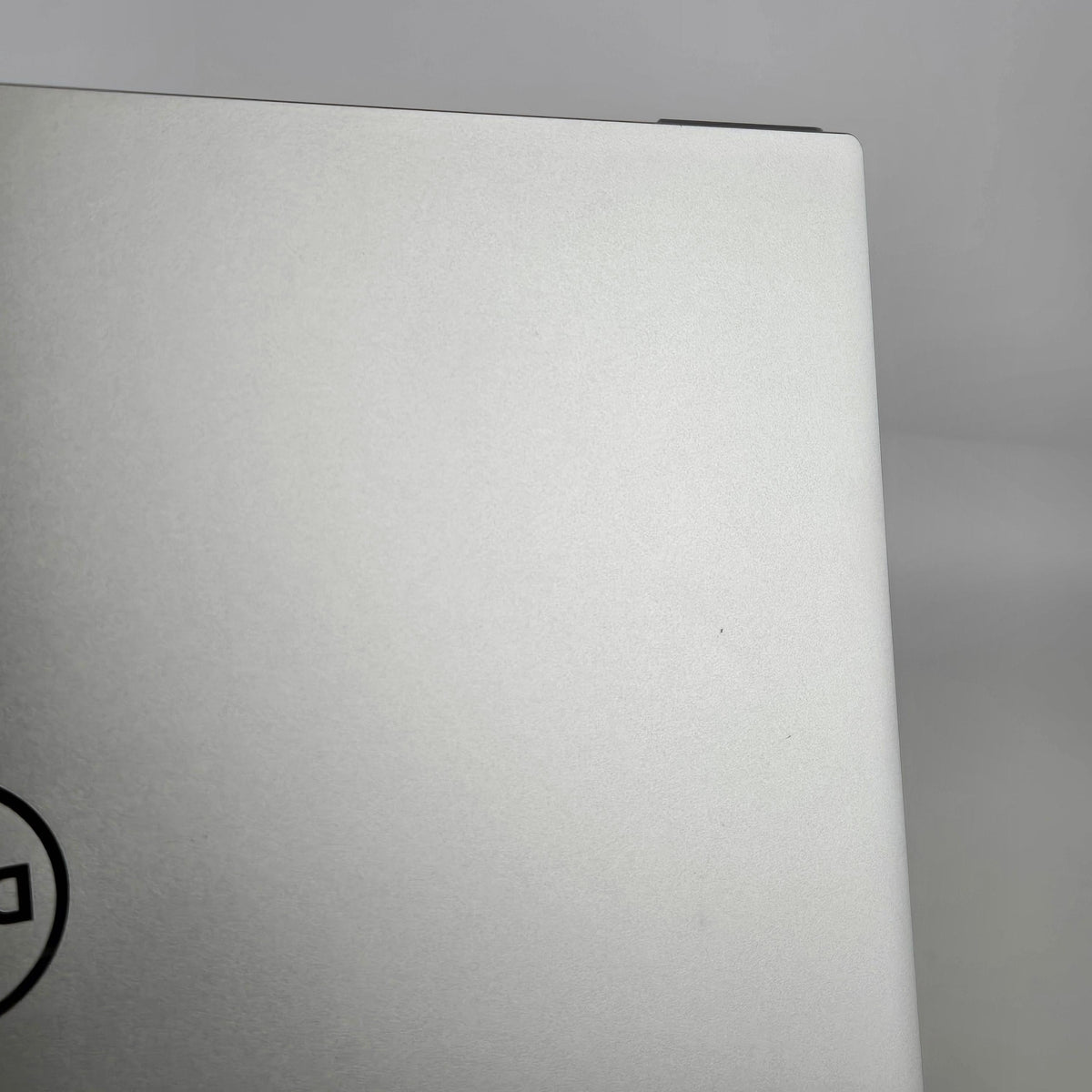 Dell XPS 17 9700 Silver 2.3 GHz Intel Core i7 10th Gen. 32GB RAM 1TB Solid State Drive NVIDIA GeForce RTX 2060 6 GB