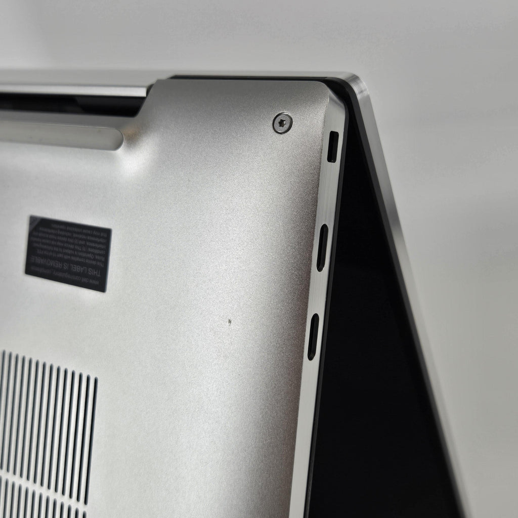 Dell XPS 17 9700 Silver 2.3 GHz Intel Core i7 10th Gen. 32GB RAM 1TB Solid State Drive NVIDIA GeForce RTX 2060 6 GB