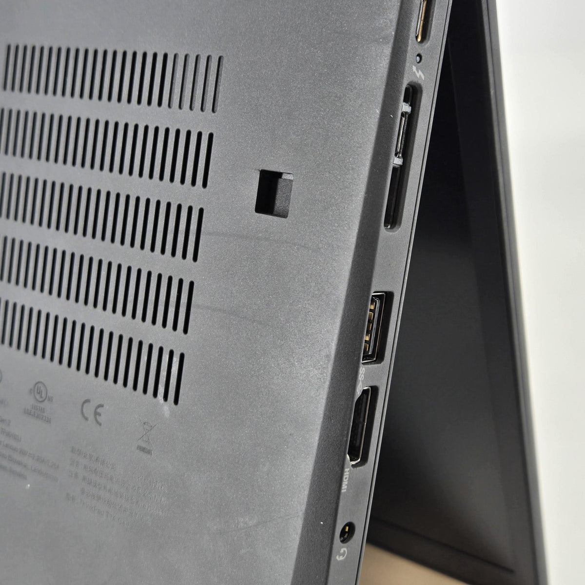 Lenovo ThinkPad T14 Gen 2 Black 2.8 GHz Intel Core i7 11th Gen. 16GB RAM 512GB Solid State Drive