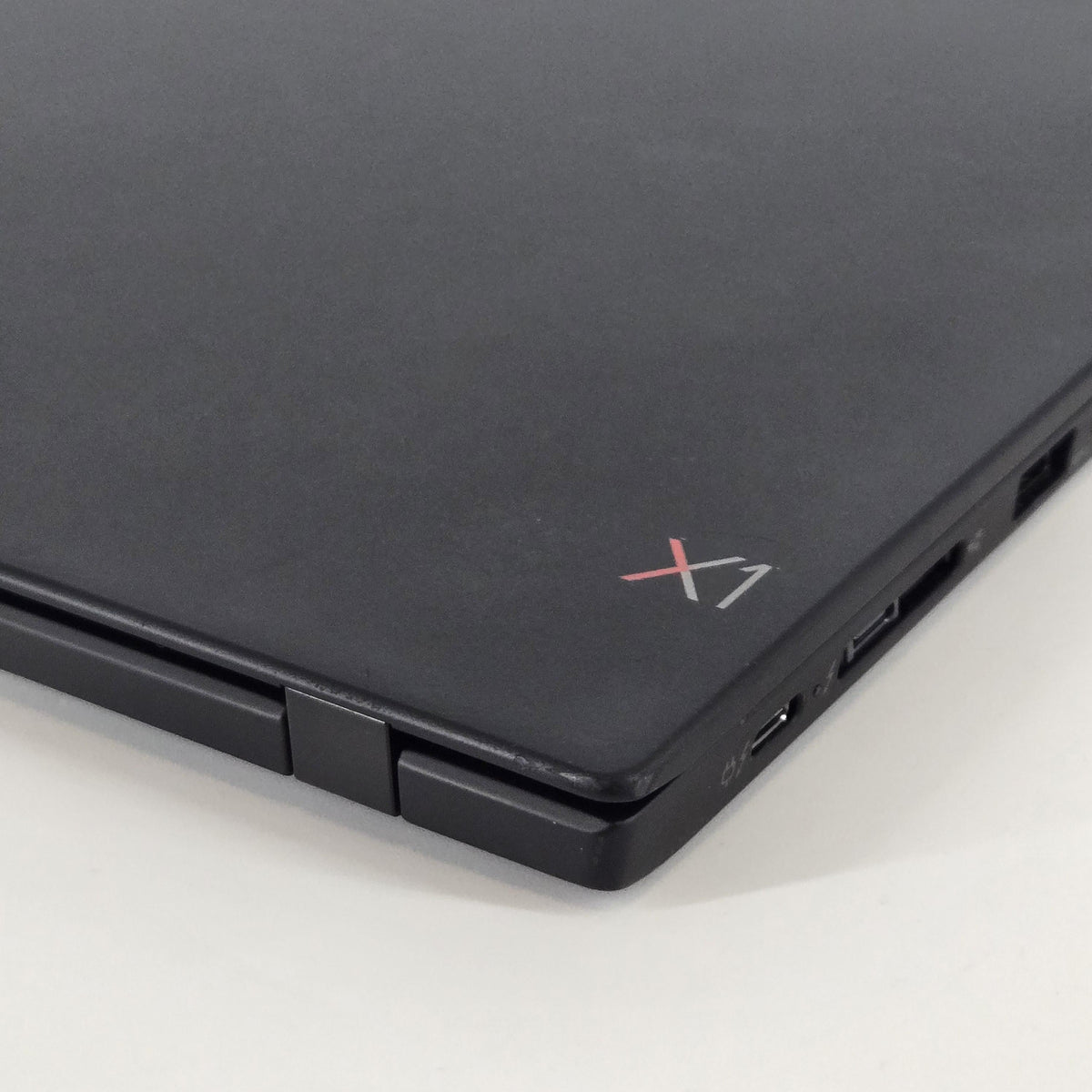 Lenovo ThinkPad X1 Carbon Gen 7 14 Black 1.6 GHz Intel Core i5 8th Gen. 8GB RAM 256GB Solid State Drive