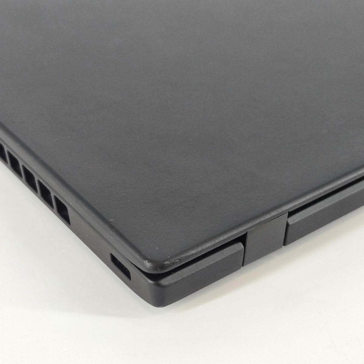 Lenovo ThinkPad X1 Carbon Gen 7 14 Black 1.6 GHz Intel Core i5 8th Gen. 8GB RAM 256GB Solid State Drive