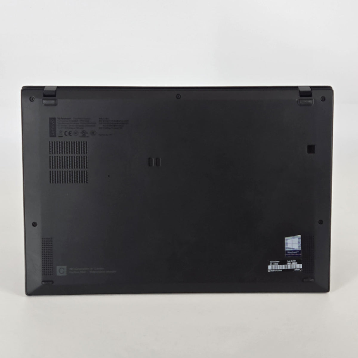 Lenovo ThinkPad X1 Carbon Gen 7 14 Black 1.6 GHz Intel Core i5 8th Gen. 8GB RAM 256GB Solid State Drive