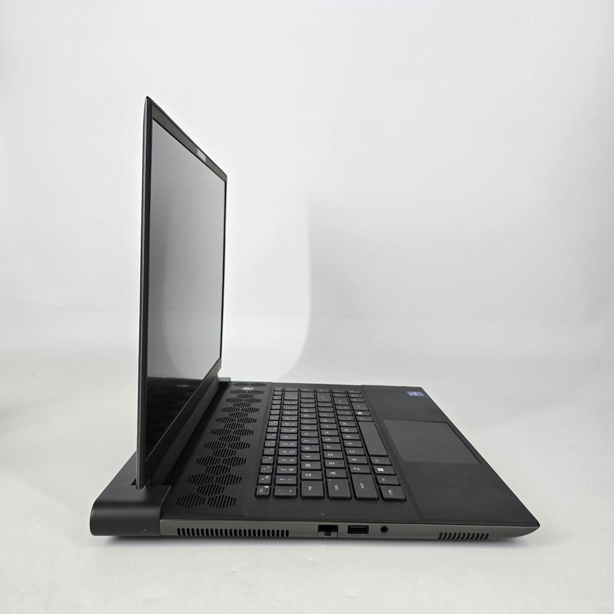 Alienware M16 R1 Black 2.1 GHz Intel Core i7 13th Gen. 32GB RAM 1TB Solid State Drive NVIDIA GeForce RTX 4070 8 GB