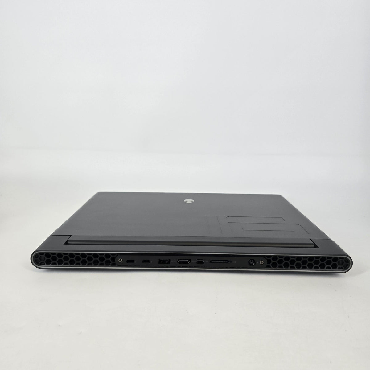 Alienware M16 R1 Black 2.1 GHz Intel Core i7 13th Gen. 32GB RAM 1TB Solid State Drive NVIDIA GeForce RTX 4070 8 GB