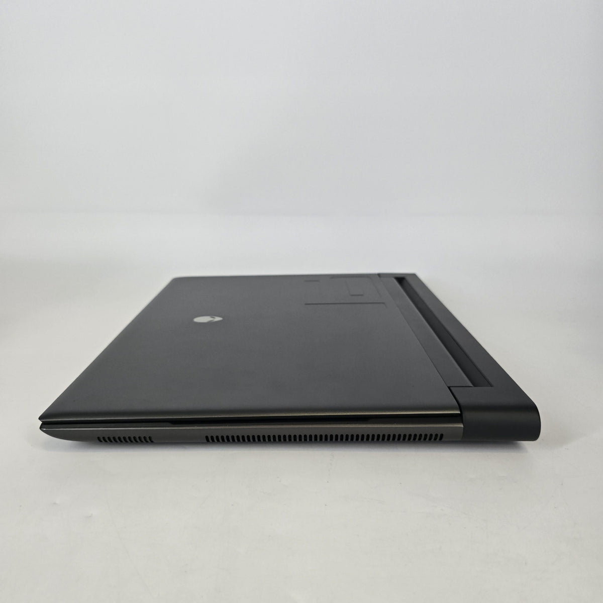 Alienware M16 R1 Black 2.1 GHz Intel Core i7 13th Gen. 32GB RAM 1TB Solid State Drive NVIDIA GeForce RTX 4070 8 GB
