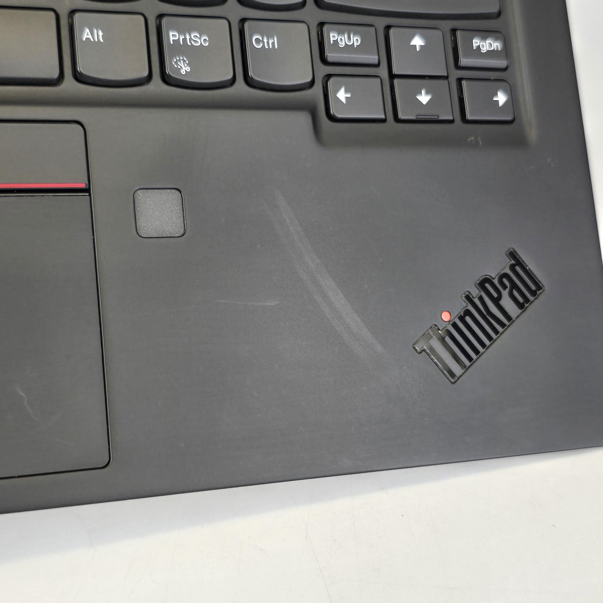 Lenovo ThinkPad X1 Carbon Gen 7 14 Black 1.6 GHz Intel Core i5 8th Gen. 8GB RAM 256GB Solid State Drive