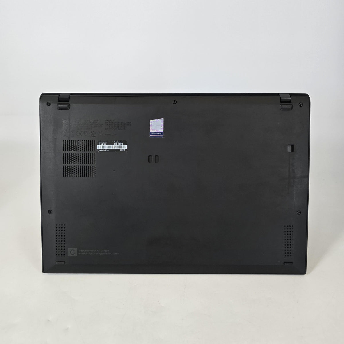 Lenovo ThinkPad X1 Carbon Gen 7 14 Black 1.6 GHz Intel Core i5 8th Gen. 8GB RAM 256GB Solid State Drive