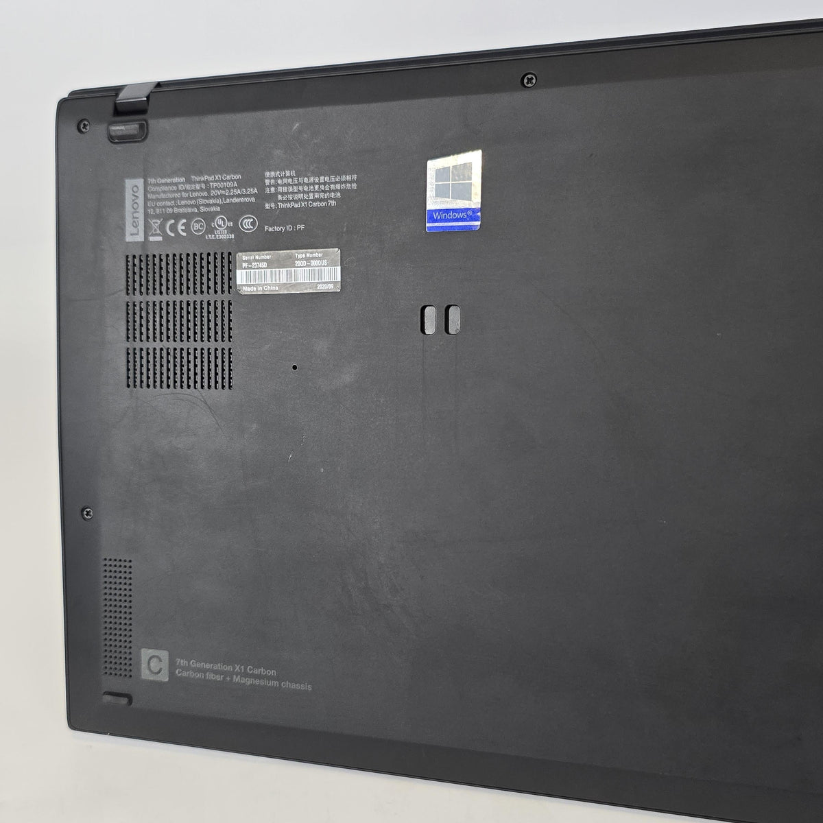 Lenovo ThinkPad X1 Carbon Gen 7 14 Black 1.6 GHz Intel Core i5 8th Gen. 8GB RAM 256GB Solid State Drive