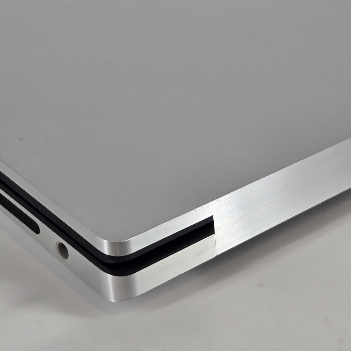 Dell XPS 15 9530 Silver 2.6 GHz Intel Core i9 13th Gen. 64GB RAM 2TB Solid State Drive NVIDIA GeForce RTX 4070 8 GB