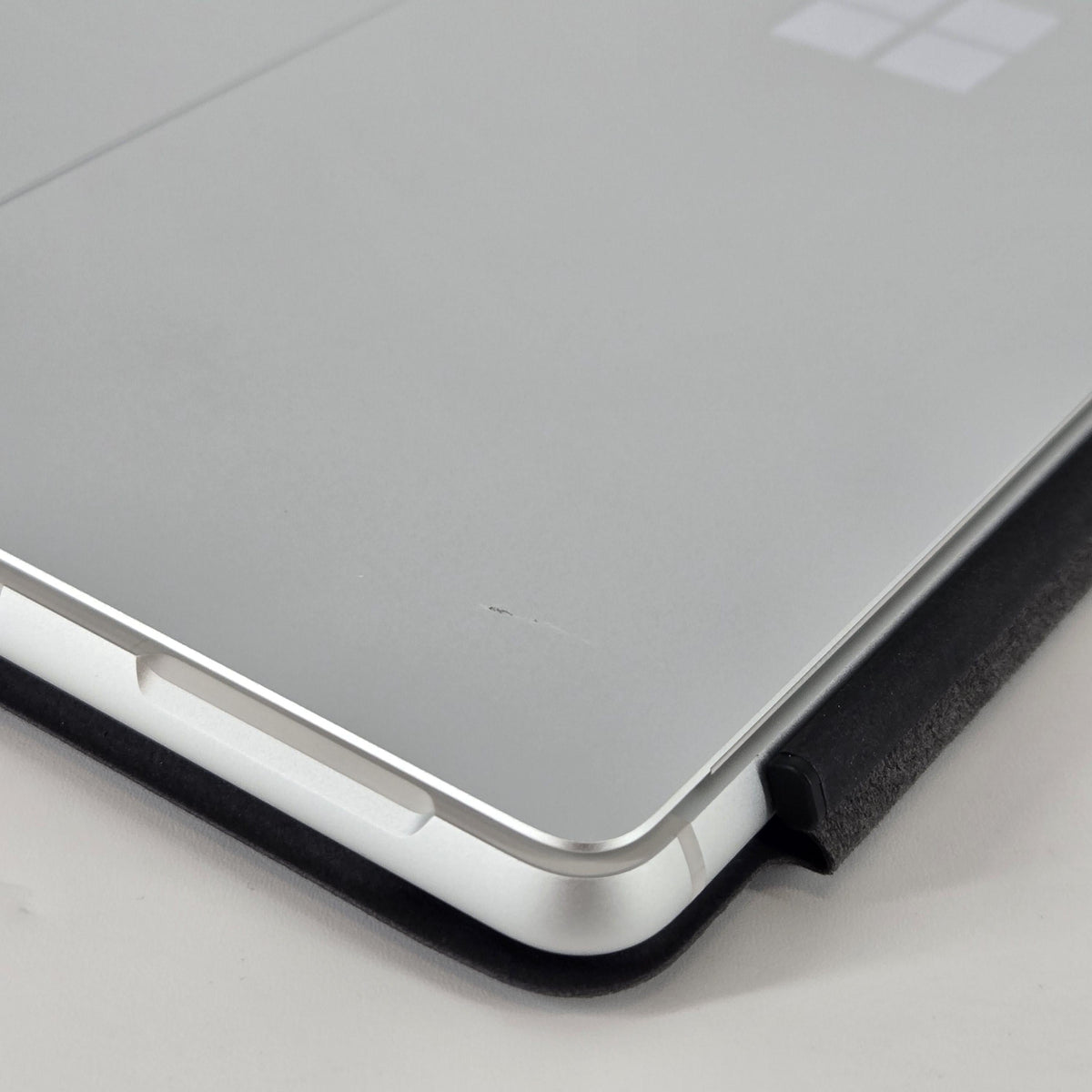 Microsoft Surface Pro 9 13 Platinum Unlocked 3.0 GHz Microsoft SQ3 Processor 16GB RAM 256GB Solid State Drive
