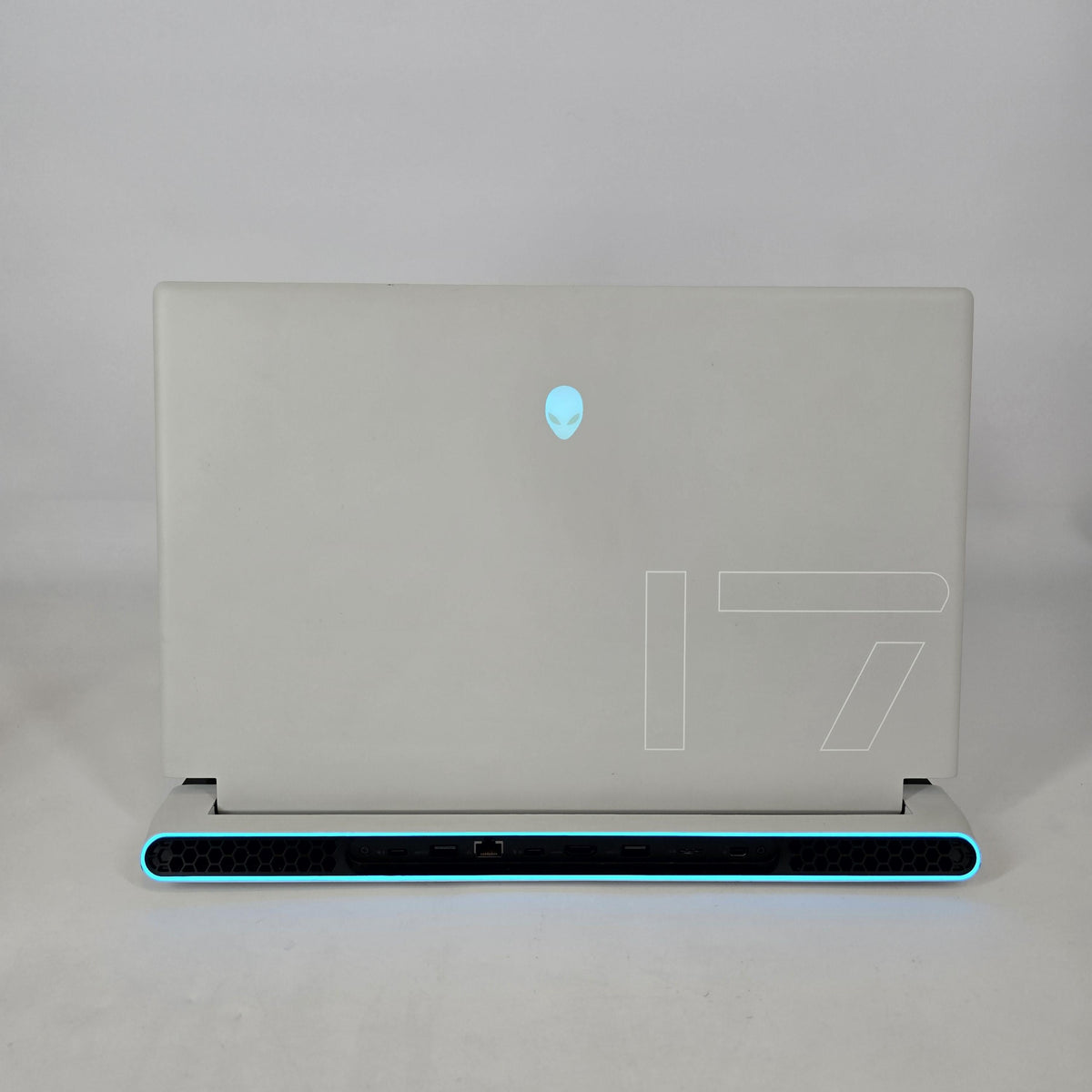 Alienware X17 R2 White 2.5 GHz Intel Core i9 12th Gen. 64GB RAM 2TB Solid State Drive NVIDIA GeForce RTX 3080 Ti 16 GB