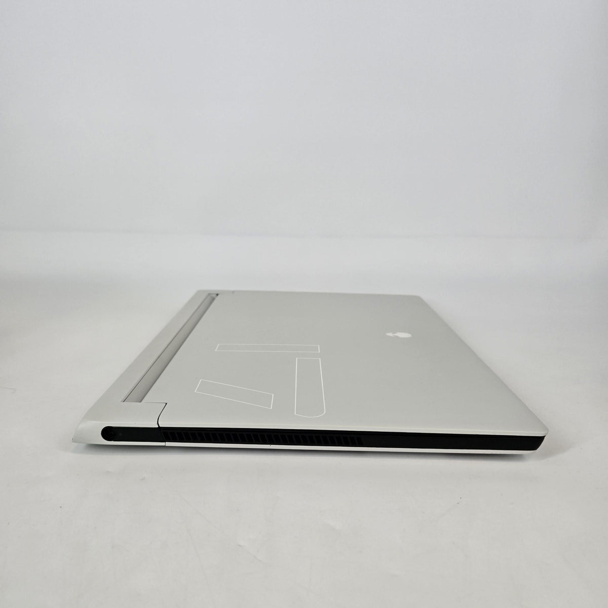 Alienware X17 R2 White 2.5 GHz Intel Core i9 12th Gen. 64GB RAM 2TB Solid State Drive NVIDIA GeForce RTX 3080 Ti 16 GB