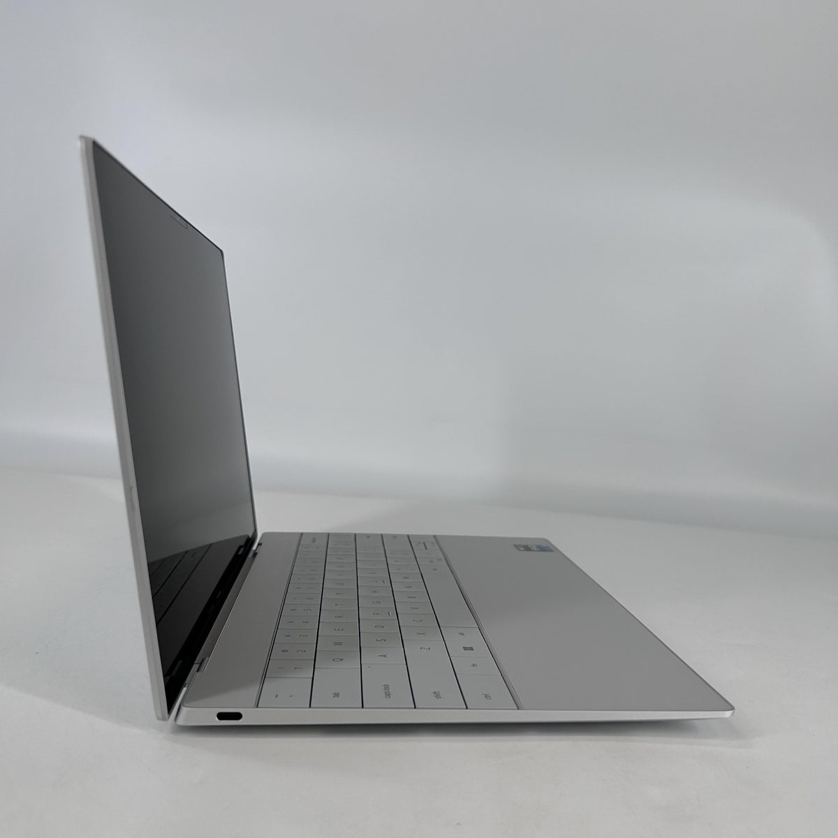 Dell XPS 13 Plus 9320 Silver 2.2 GHz Intel Core i7 13th Gen. 16GB RAM 512GB Solid State Drive