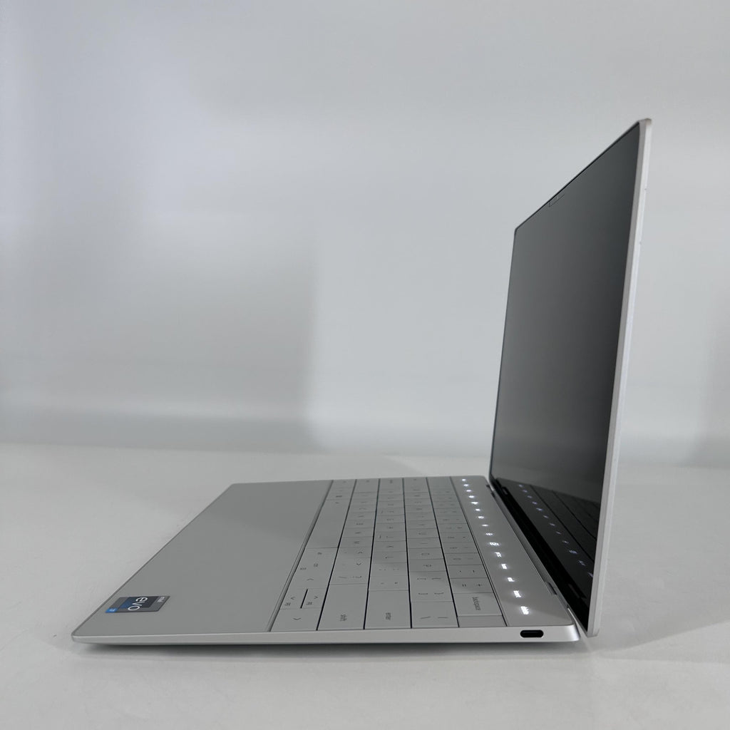 Dell XPS 13 Plus 9320 Silver 2.2 GHz Intel Core i7 13th Gen. 16GB RAM 512GB Solid State Drive