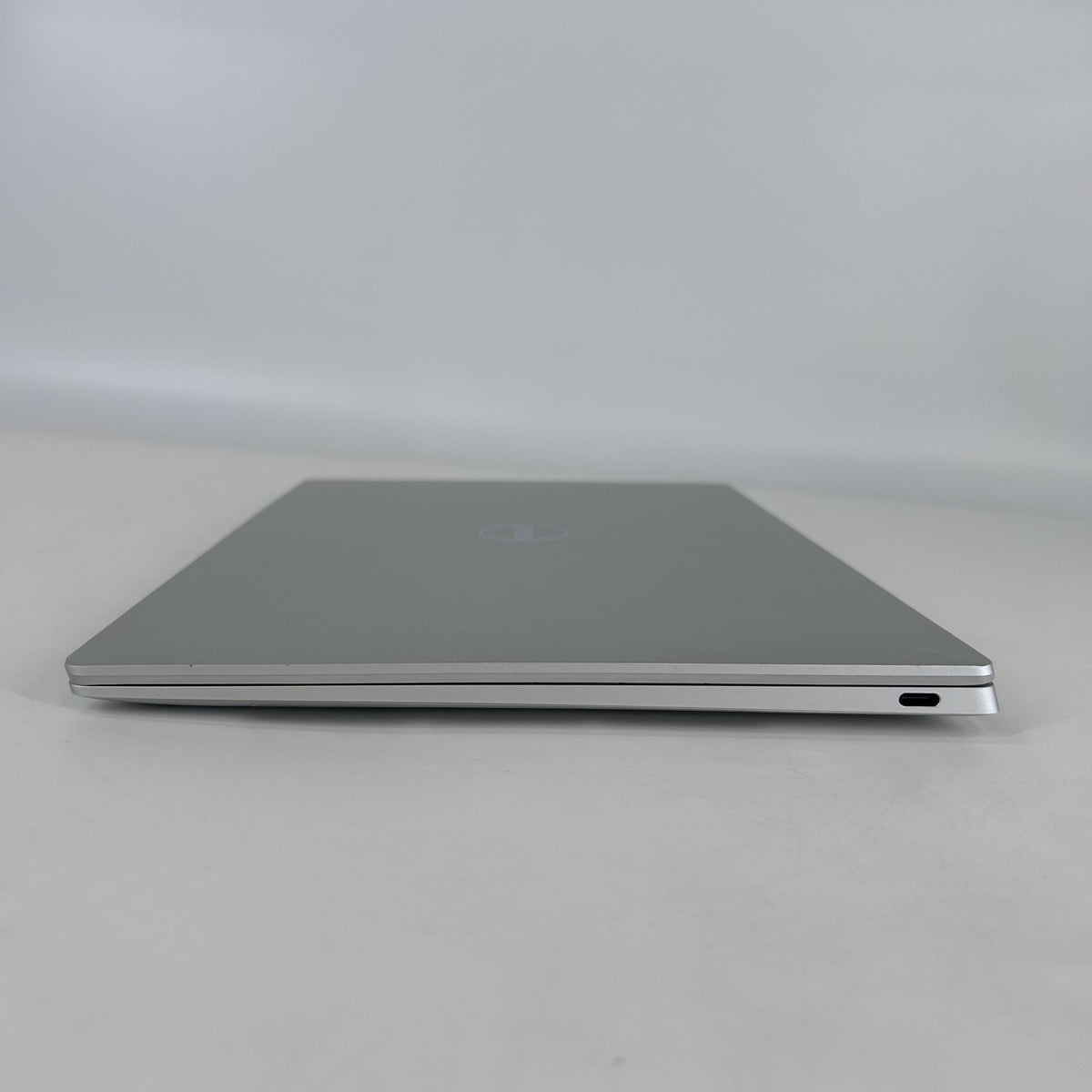 Dell XPS 13 Plus 9320 Silver 2.2 GHz Intel Core i7 13th Gen. 16GB RAM 512GB Solid State Drive