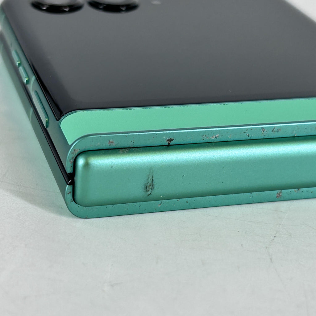 Motorola Razr (2025) 256GB Green (GSM Unlocked)