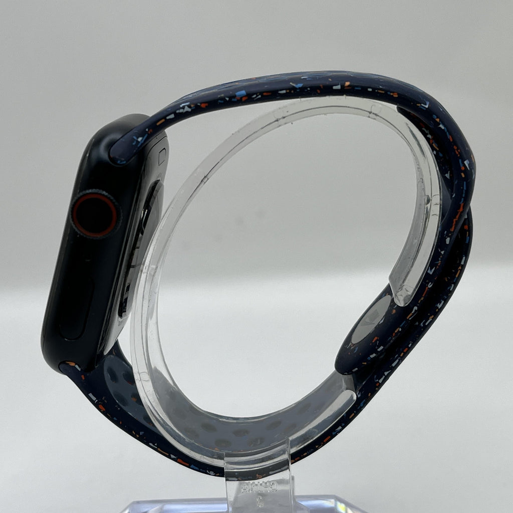 Apple Watch (Series 8) 41mm Space Black Unlocked 32GB