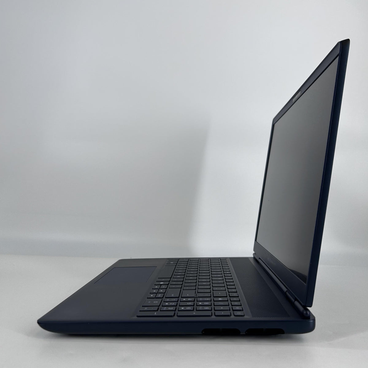 Dell Alienware Interstellar Indigo 2.7 GHz Intel Core Ultra 9 Series 2 32GB RAM 2TB Solid State Drive NVIDIA GeForce RTX 5070 8 GB