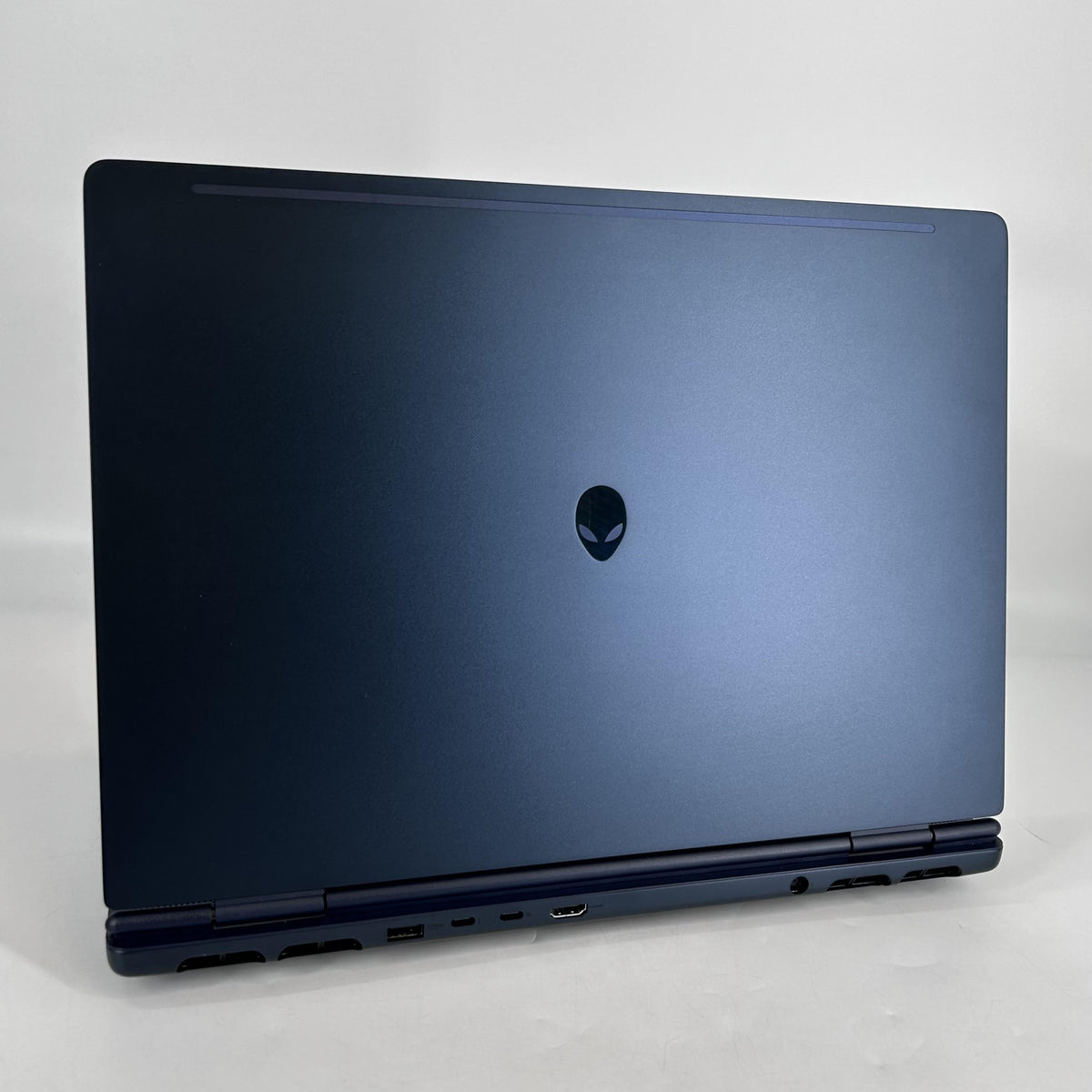 Dell Alienware Interstellar Indigo 2.7 GHz Intel Core Ultra 9 Series 2 32GB RAM 2TB Solid State Drive NVIDIA GeForce RTX 5070 8 GB