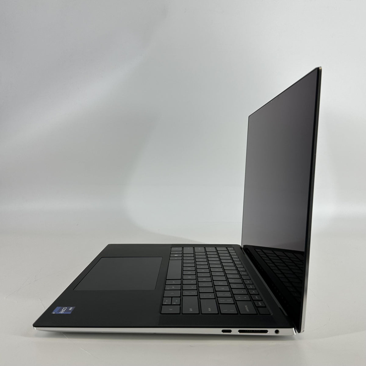 Dell XPS 15 9520 Silver 2.5 GHz Intel Core i9 12th Gen. 32GB RAM 1TB Solid State Drive NVIDIA GeForce RTX 3050 Ti 4 GB