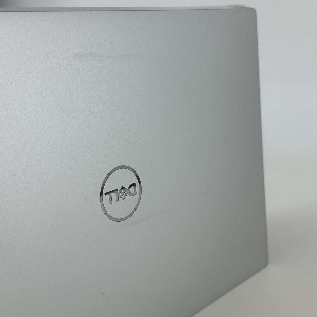 Dell XPS 15 9520 Silver 2.5 GHz Intel Core i9 12th Gen. 32GB RAM 1TB Solid State Drive NVIDIA GeForce RTX 3050 Ti 4 GB