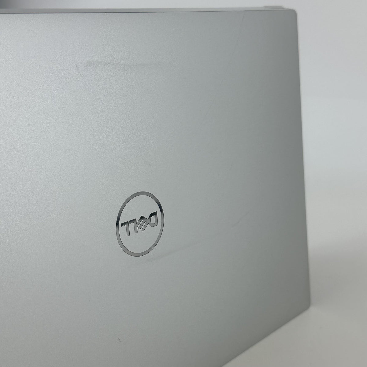 Dell XPS 15 9520 Silver 2.5 GHz Intel Core i9 12th Gen. 32GB RAM 1TB Solid State Drive NVIDIA GeForce RTX 3050 Ti 4 GB