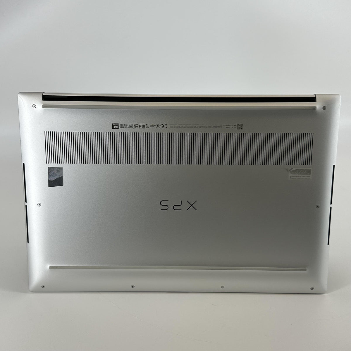 Dell XPS 15 9520 Silver 2.5 GHz Intel Core i9 12th Gen. 32GB RAM 1TB Solid State Drive NVIDIA GeForce RTX 3050 Ti 4 GB