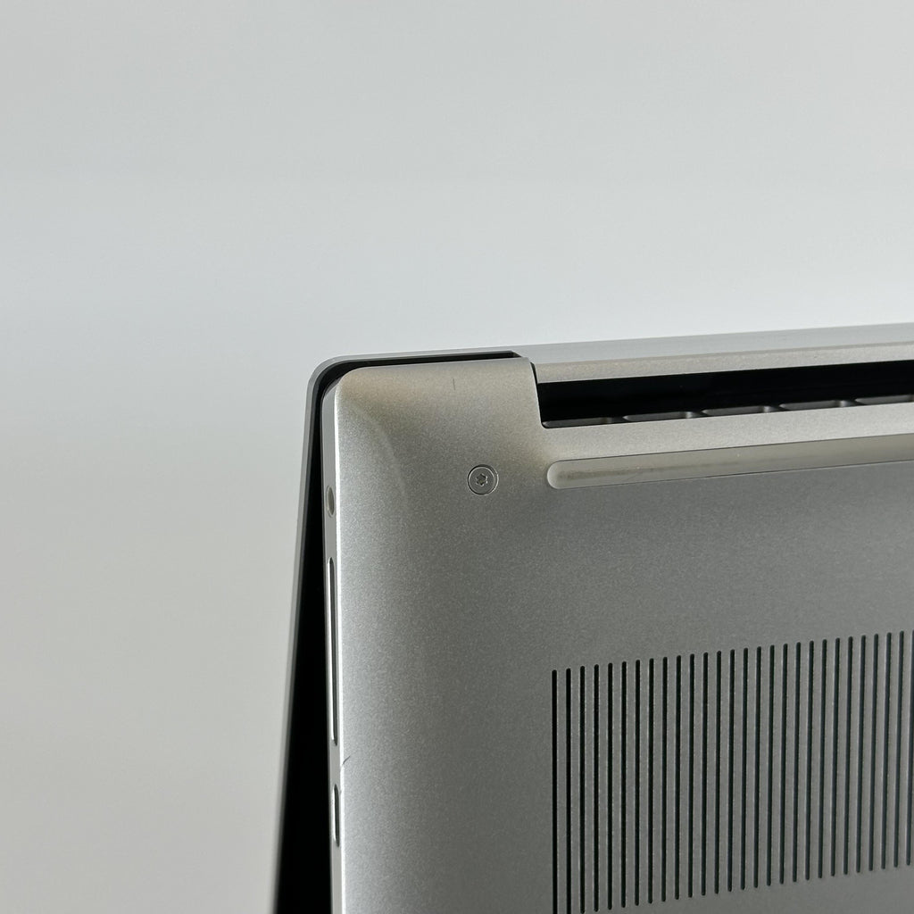 Dell XPS 15 9520 Silver 2.5 GHz Intel Core i9 12th Gen. 32GB RAM 1TB Solid State Drive NVIDIA GeForce RTX 3050 Ti 4 GB