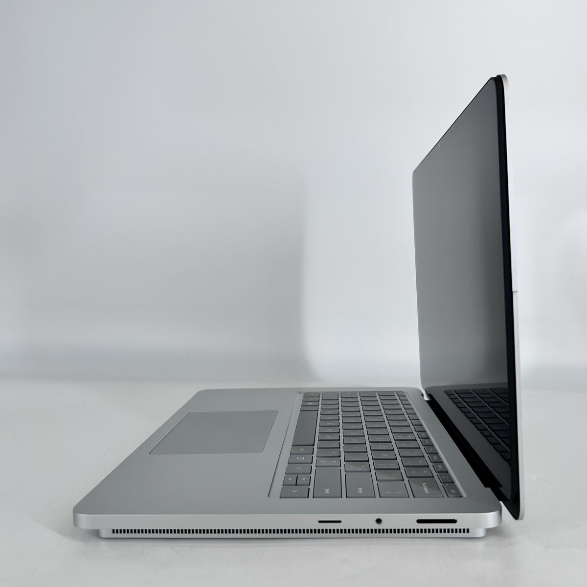Microsoft Surface Laptop Studio 2 14.4 Silver 2.9 GHz Intel Core i7 13th Gen. 64GB RAM 2TB Solid State Drive NVIDIA GeForce RTX 4060 8 GB
