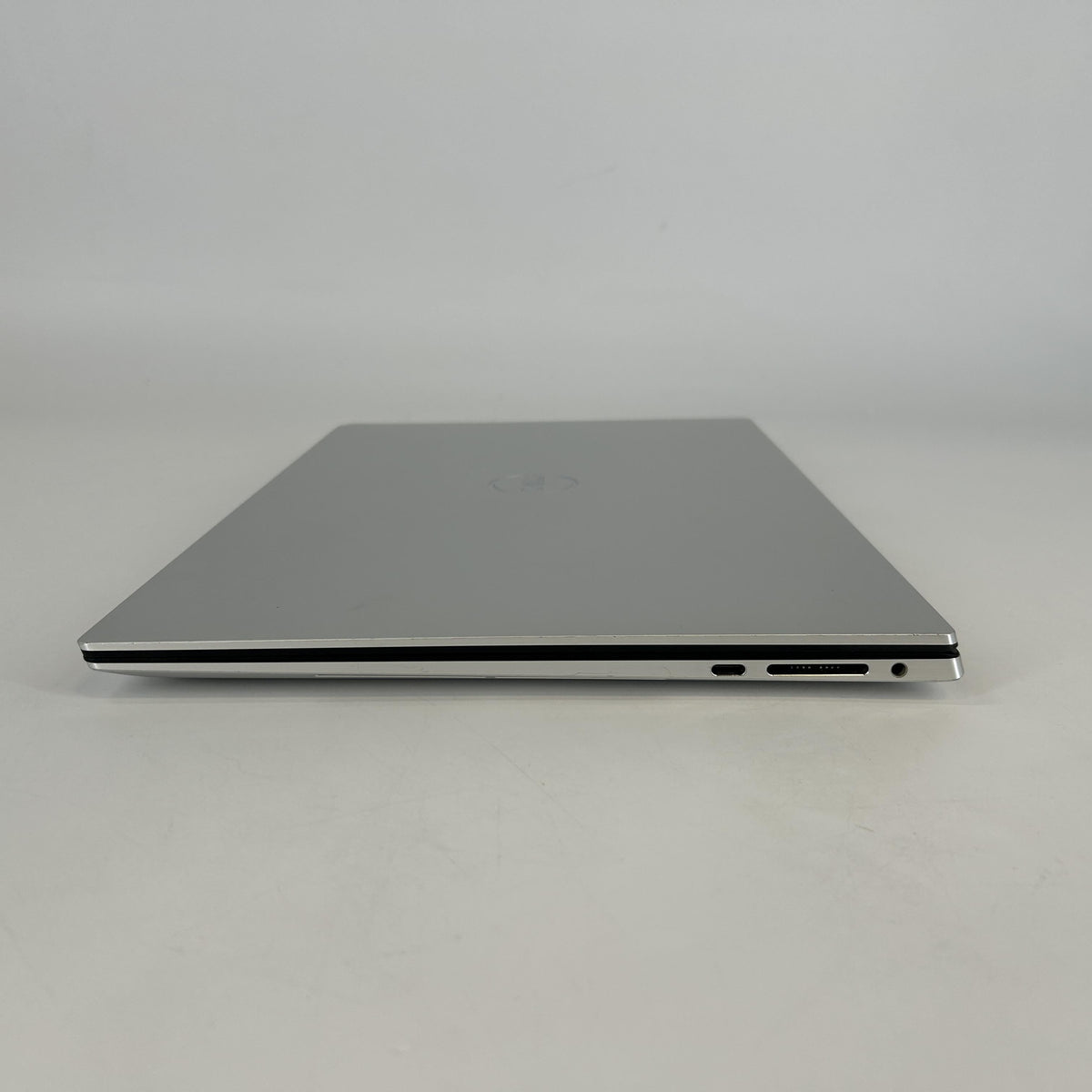 Dell XPS 15 9520 Silver 2.3 GHz Intel Core i7 12th Gen. 32GB RAM 512GB Solid State Drive NVIDIA GeForce RTX 3050 4 GB