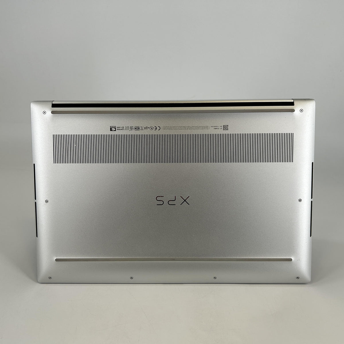 Dell XPS 15 9520 Silver 2.3 GHz Intel Core i7 12th Gen. 32GB RAM 512GB Solid State Drive NVIDIA GeForce RTX 3050 4 GB