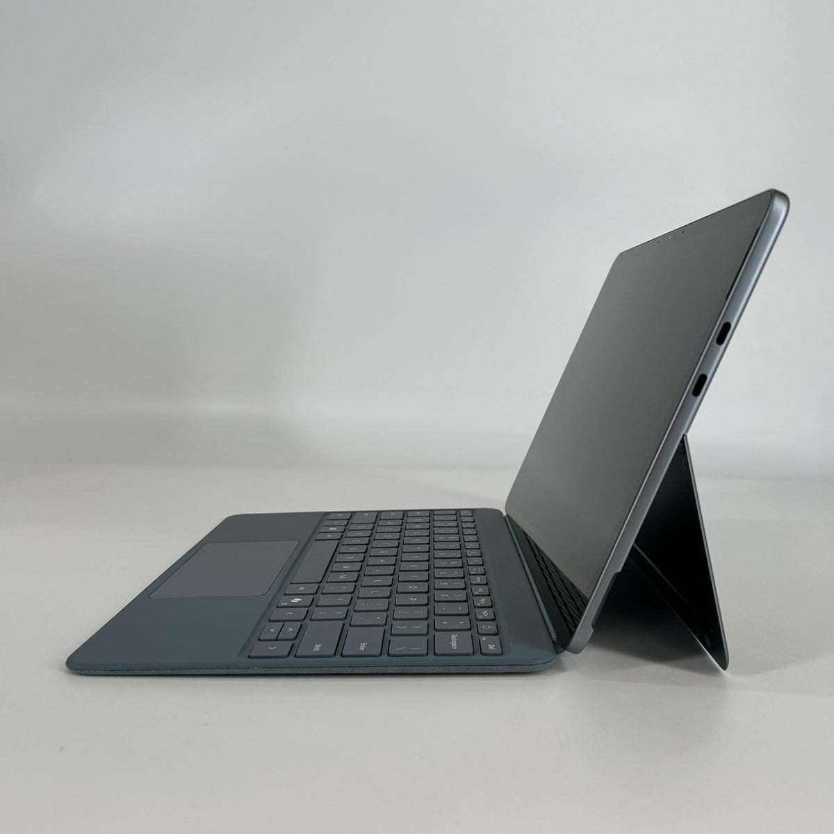 Surface Pro 12 Gray WiFi 3.3 GHz Qualcomm Snapdragon X Plus 16GB RAM 512GB UniversalFlashStorage