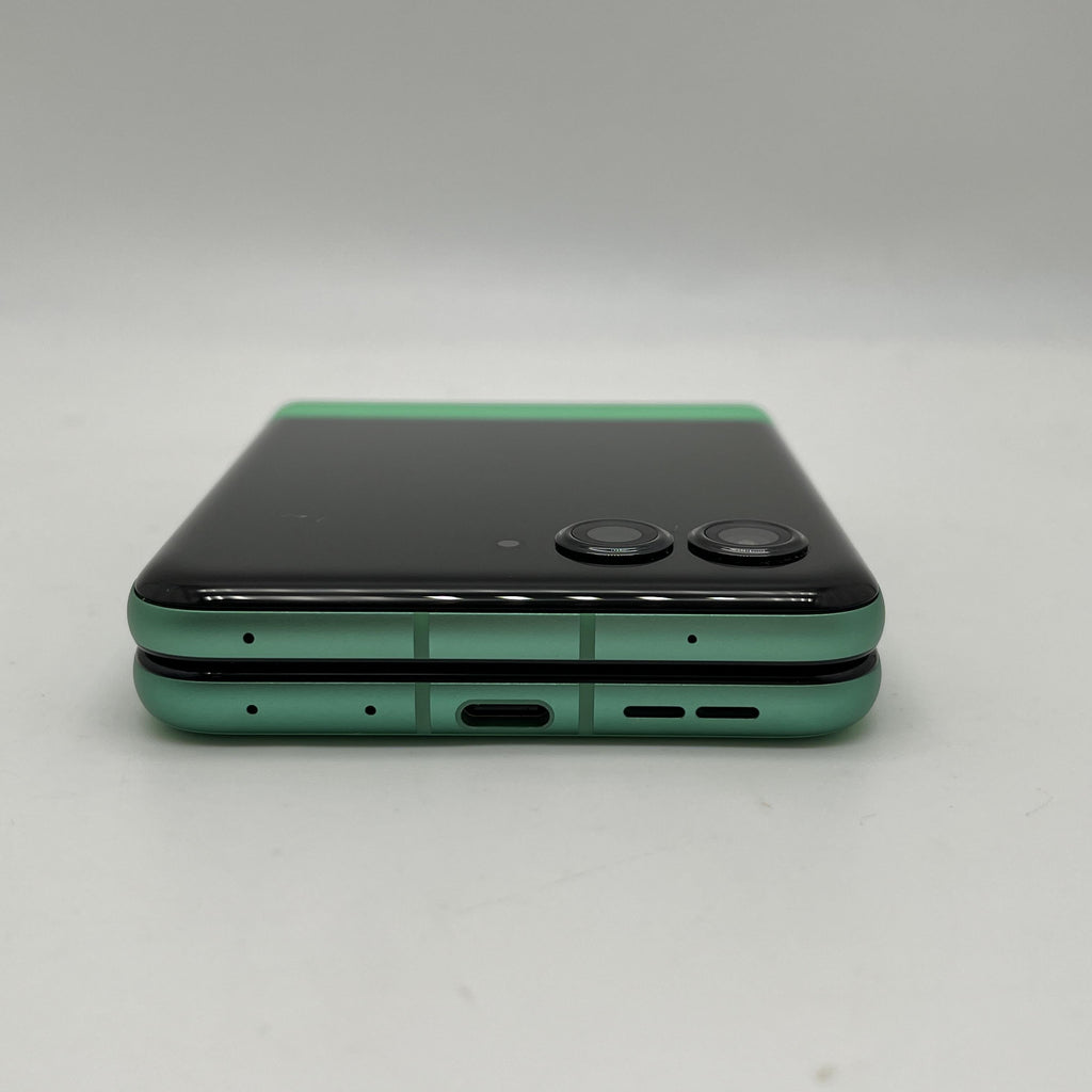 Motorola Razr (2025) 256GB Green (GSM Unlocked)