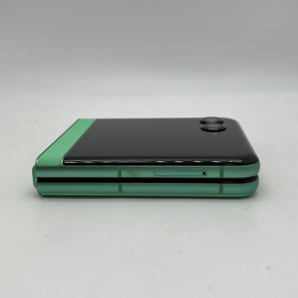 Motorola Razr (2025) 256GB Green (GSM Unlocked)
