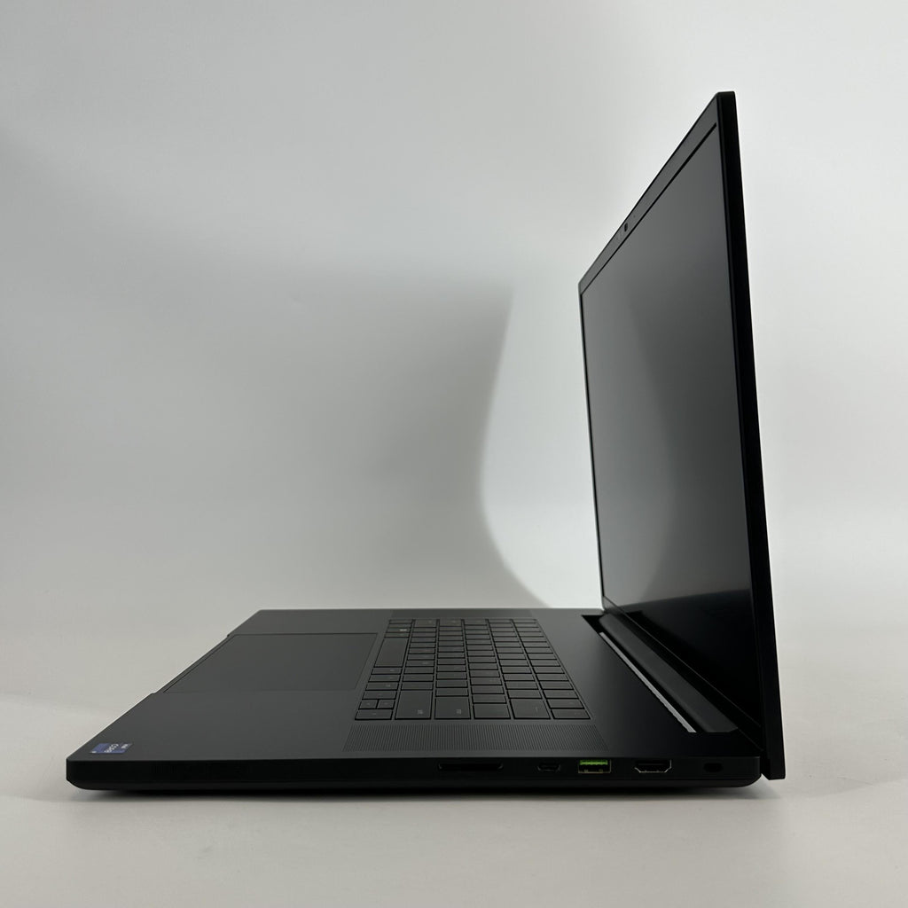 Razer Blade 18 2024 Black 2.2 GHz Intel Core i9 14th Gen. 64GB RAM 2TB Solid State Drive 2TB Solid State Drive NVIDIA GeForce RTX 4090 16 GB