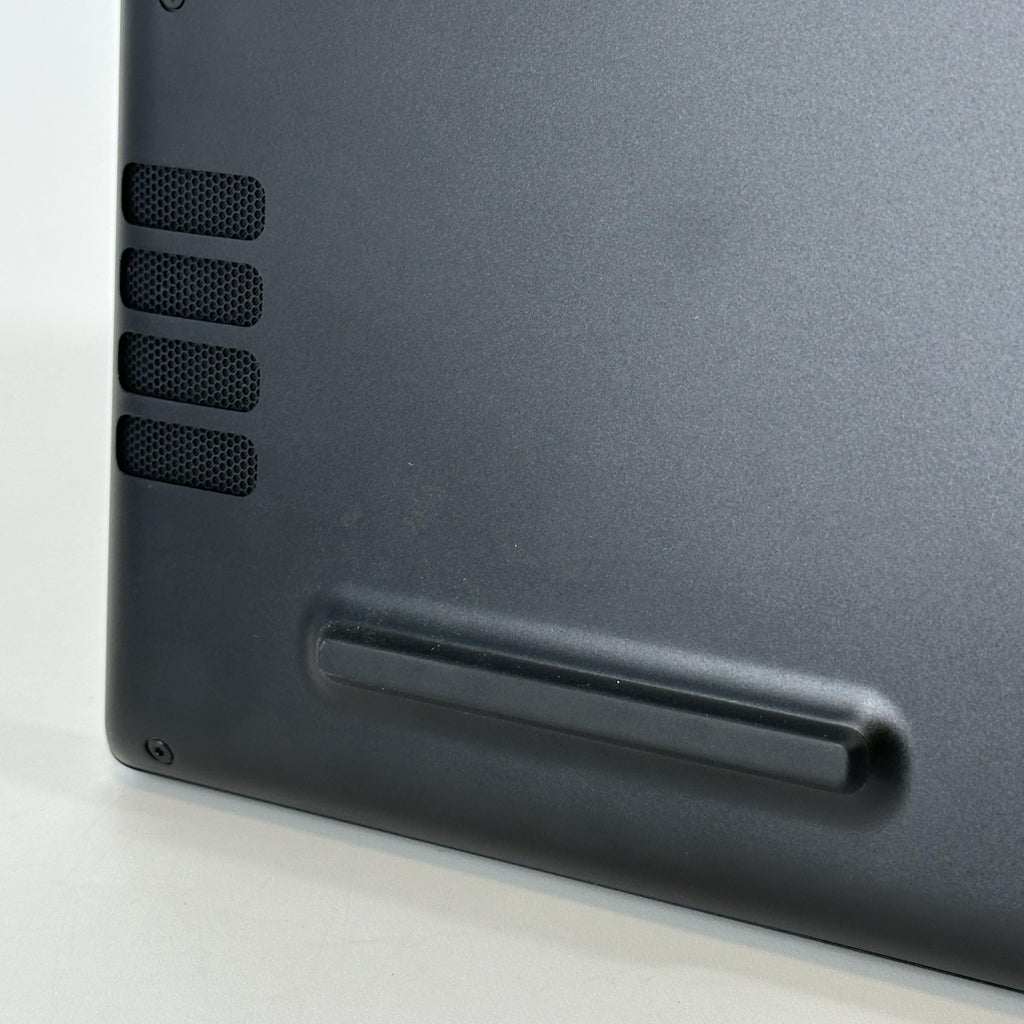 Razer Blade 18 2024 Black 2.2 GHz Intel Core i9 14th Gen. 64GB RAM 2TB Solid State Drive 2TB Solid State Drive NVIDIA GeForce RTX 4090 16 GB