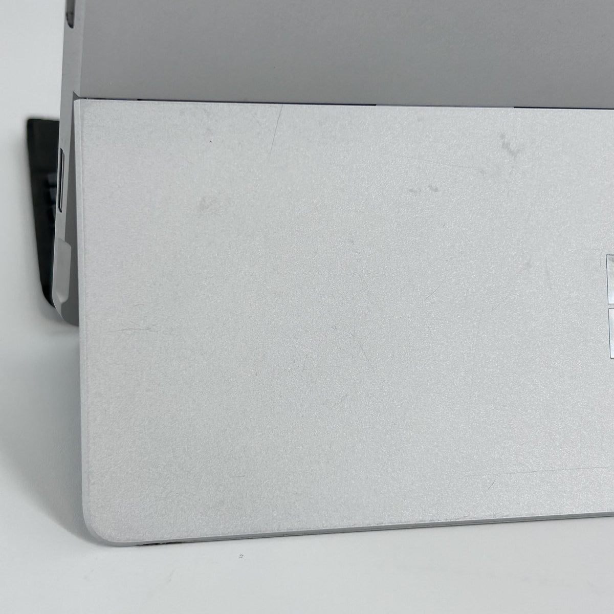 Microsoft Surface Go 2 10.5 WiFi 1.1 GHz Intel Core m3 8100Y 8GB RAM 128GB Solid State Drive