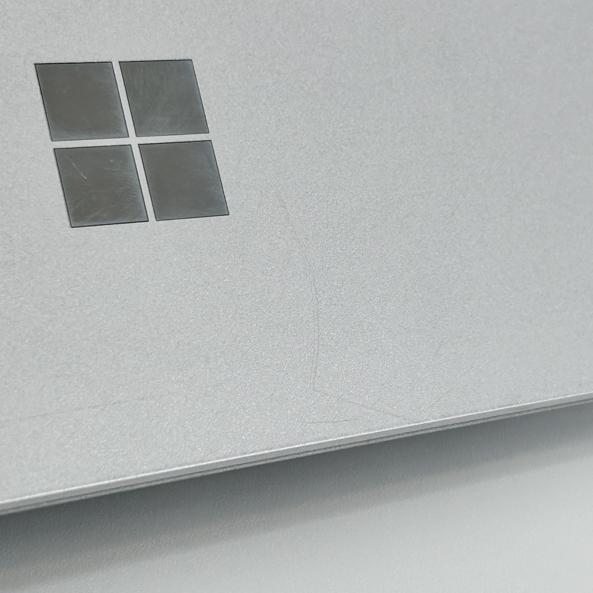 Microsoft Surface Go 2 10.5 WiFi 1.1 GHz Intel Core m3 8100Y 8GB RAM 128GB Solid State Drive