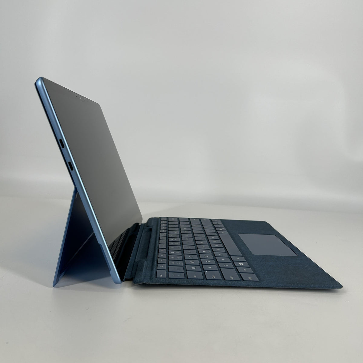 Microsoft Surface Pro 11 13 Blue WiFi 3.4 GHz Qualcomm Snapdragon X Plus 16GB RAM 512GB Solid State Drive