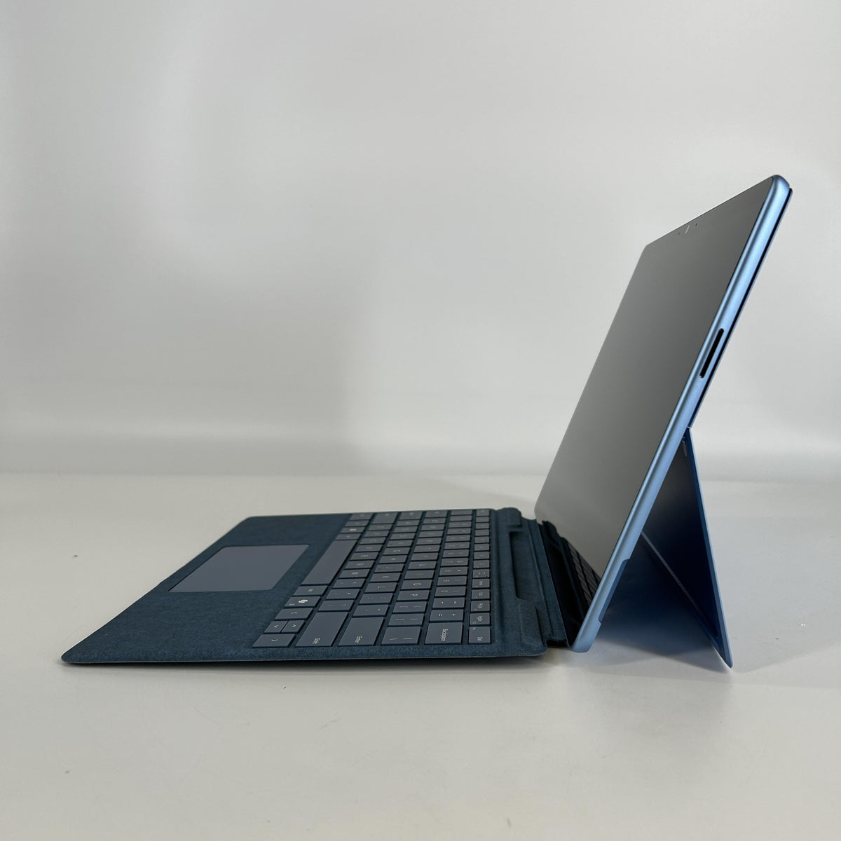 Microsoft Surface Pro 11 13 Blue WiFi 3.4 GHz Qualcomm Snapdragon X Plus 16GB RAM 512GB Solid State Drive